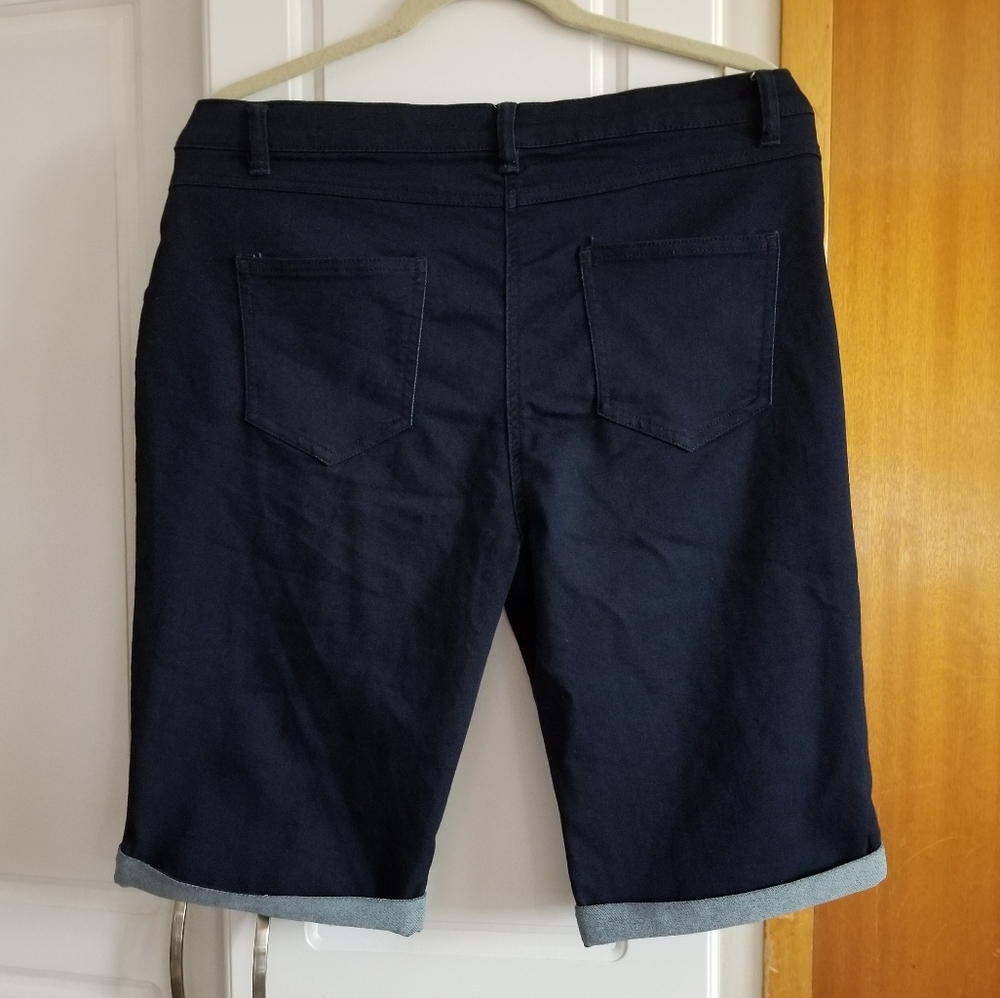 ๐ญj Jess dark blue denim bermuda style shorts - Picture 3 of 4